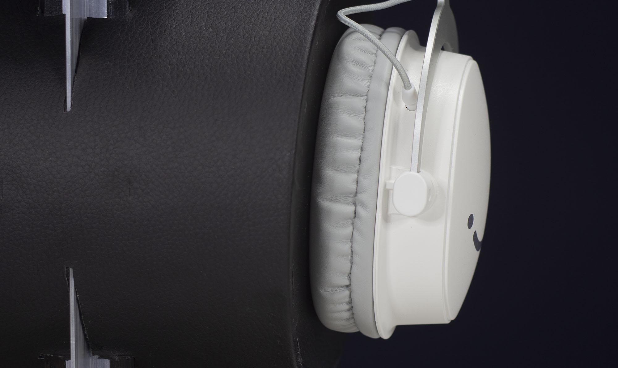 Fifine H9 на стенде SM-Xe с плоской поверхностью под амбушюр Fifine H9 на стенде SM-Xe с плоской поверхностью под амбушюр