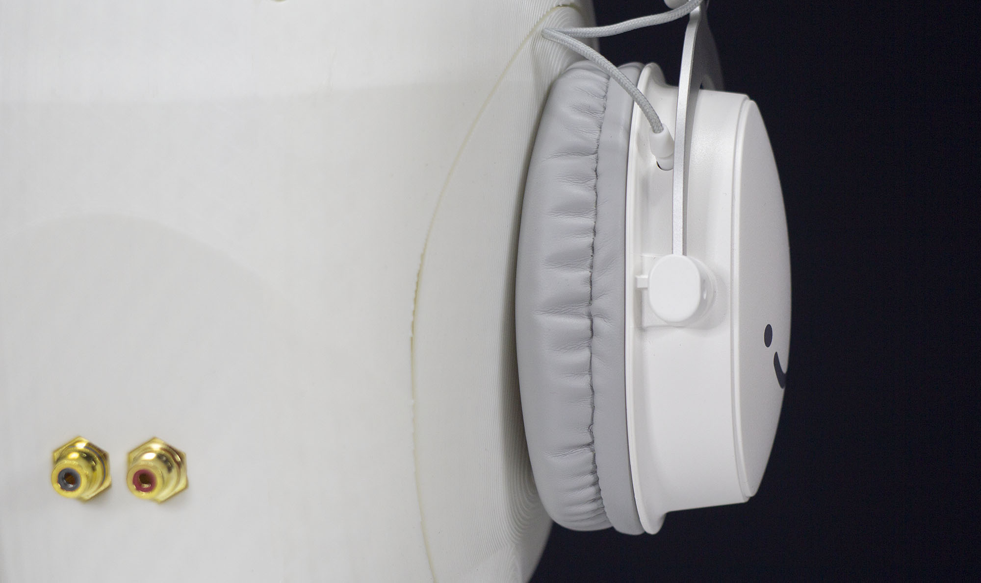 Fifine H9 на стенде HDM-Xe с анатомической поверхностью под амбушюр Fifine H9 на стенде HDM-Xe с анатомической поверхностью под амбушюр