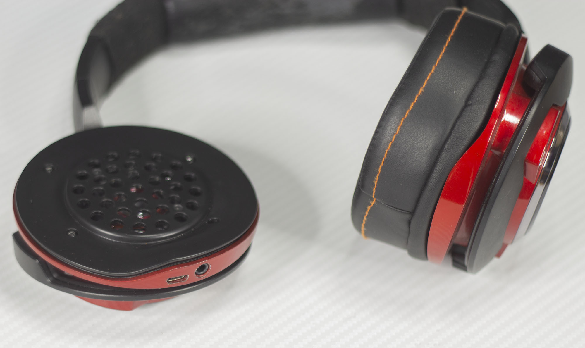 Криволиненая поверхность в Creative ZxR EVO Криволиненая поверхность в Creative ZxR EVO